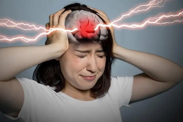 中风来临，身体有8个预警“信号”！提早发现，能救命