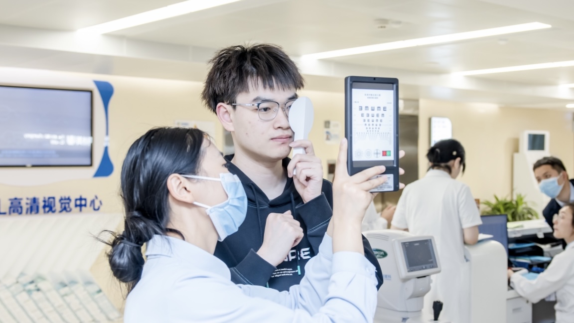 工作经常面对电脑、手机，还能做近视手术吗？