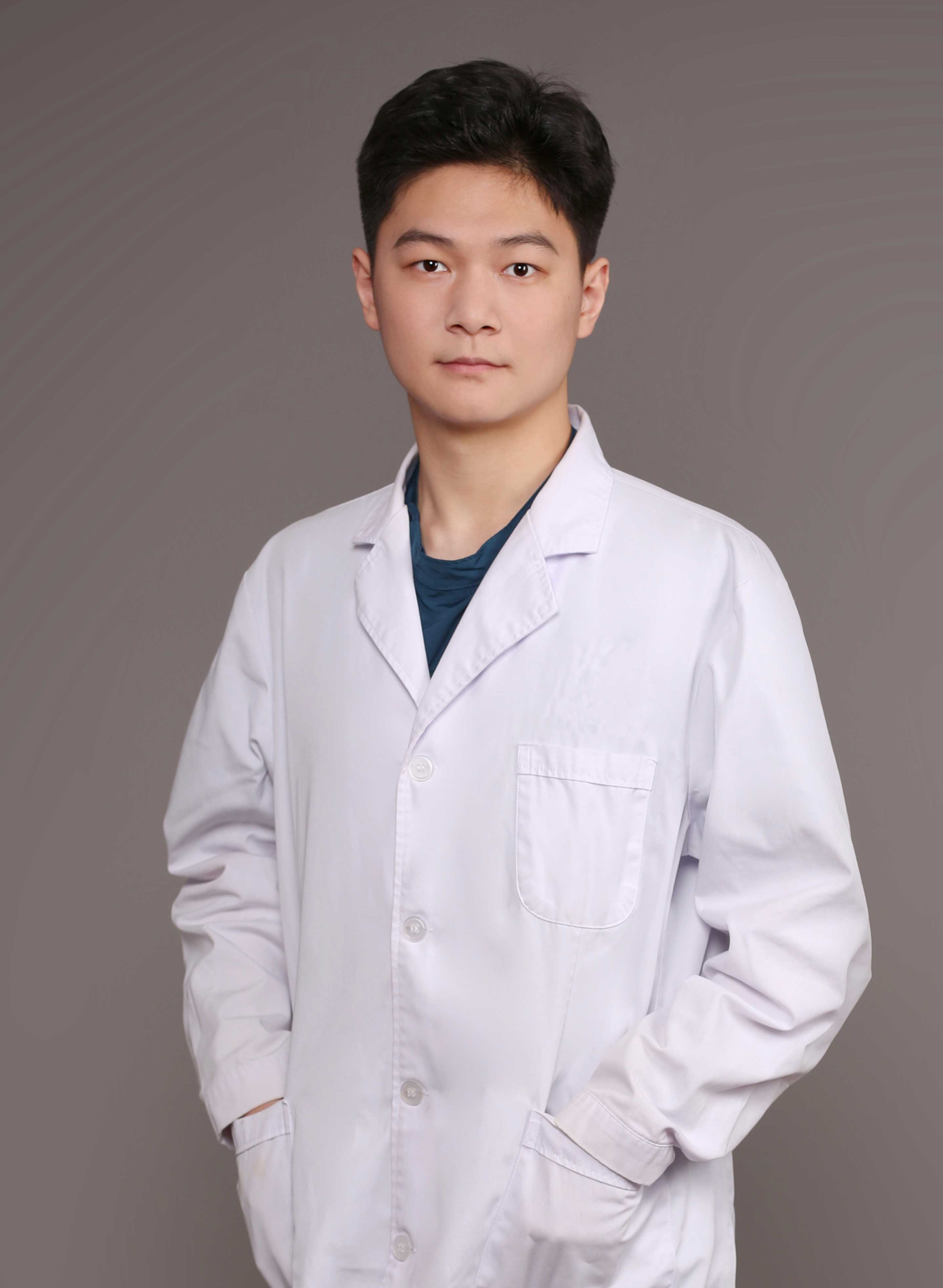 阚译铭