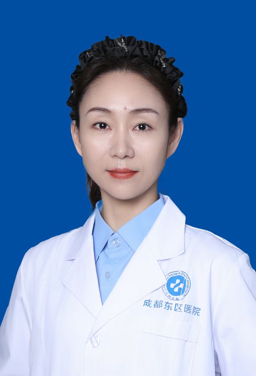 何萍